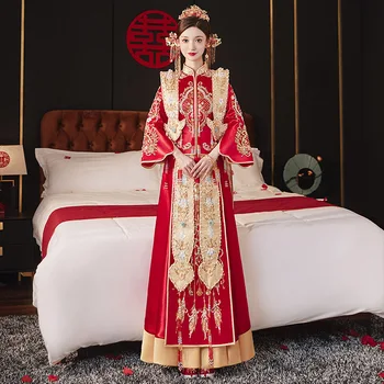 Китайские женщины Мужчины Изысканный Бисер Блестки Вышивка Атласное Свадебное платье Невесты Элегантный воротник-стойка Брак Cheongsam
